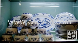 精美陶瓷餐具，56头青花玲珑餐具